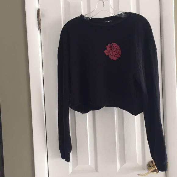 FASHION NOVA CROP TOP W/ ROSE FLOWER SIZE 1X - Picture 7 of 7